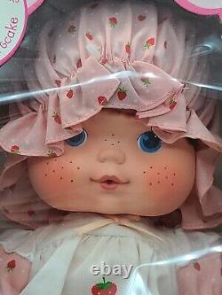 KENNER 1982 BABY STARWBERRY SHORTCAKE BLOW KISS BABY DOLL 26400 NEW in BOX