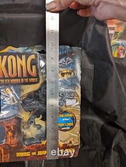 KONG vs JUVENILE V-REX. 8th Wonder Of The World Figure. New & Unopened Condition