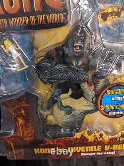 KONG vs JUVENILE V-REX. 8th Wonder Of The World Figure. New & Unopened Condition
