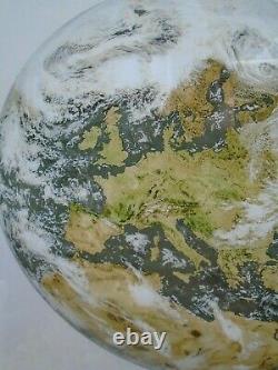 Picture of the world in lovely new frame ready to hang 28 x 20 inches