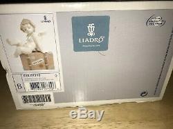 RARE LLADRO FIGURE 010.07310 TRAVEL THE WORLD OF LLADRO NEW YORK MINT with Box