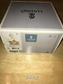 RARE LLADRO FIGURE 010.07310 TRAVEL THE WORLD OF LLADRO NEW YORK MINT with Box