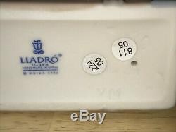 RARE LLADRO FIGURE 010.07310 TRAVEL THE WORLD OF LLADRO NEW YORK MINT with Box