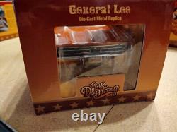 THE DUKES OF HAZARD GENERAL LEE Dodge Charger 118 Auto World Die Cast NEW