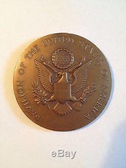 1964-65 Pavillon Du New York World's Fair Of The United States Of America Medallion
