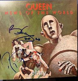 Brian May et Roger Taylor ont signé l'album Queen News of The World en format 12 pouces.