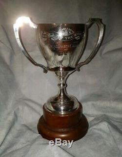 Coupe Du Trophée Tall Silver Silver Sur 200 G Nouvelles Du Monde Fléchettes Gallois 1958