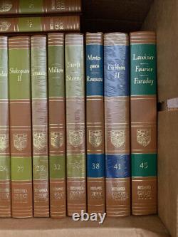 Grands Livres Britannica du Monde Occidental, Ensemble de 18 Volumes. Certains Tout Neufs et Scellés.