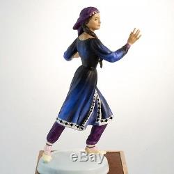 Kurdish Royal Doulton Danseur Du Monde Hn2867 Nouveau En Boite Angleterre Peggy Davies