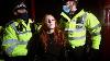 La Police De Londres Face À La Réaction Pour Traîner Les Personnes En Deuil De Vigile