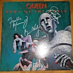 Le Groupe Queen A Signé Un Album De News Of The World Autographié, Lp Coa