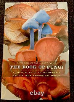 Le Livre De Fungi Un Guide Grandeur Nature Pour Six Cent Espèces D'environ Le Nouveau