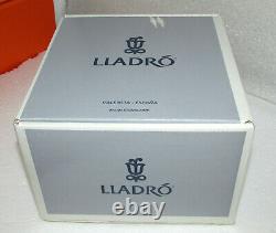Lladro Travel The World Of Lladro Hong Kong Figurine 7306 Nouveau In Box