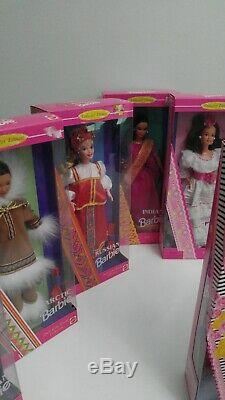 Lot 17 Poupées Barbie Du Monde, Valentine, Patineur Olympique Ken, Nouveau Dans Une Boîte