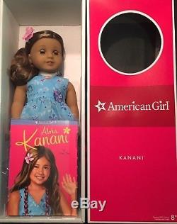 Nouvelle Fille Américaine De L'année 2011 Kanani 18 Doll Avec Sa Chaise De Vêtements Du Monde