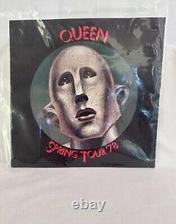 Programme de la tournée de concerts Queen 1978 News Of The World avec marchandises attachées en très bon état