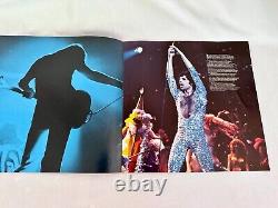 Programme de la tournée de concerts Queen 1978 News Of The World avec marchandises attachées en très bon état