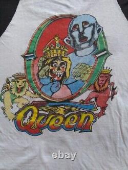 T-shirt Rare Vintage des années 1970 de la tournée américaine du groupe Queen News Of The World avec Frank le robot