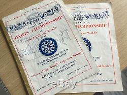 Tres Rare Nouvelles Des Programmes Du Championnat Du Monde 1955 Et 1960. Darts Signé