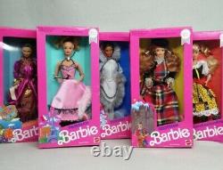 X 40 Poupées Barbie Du Monde Fashions Seulement. Pas De Dolls